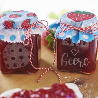 Engraving jam jars
